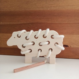 Montessori İp Geçir Sevimli Koyun Örme Ahşap Oyunu